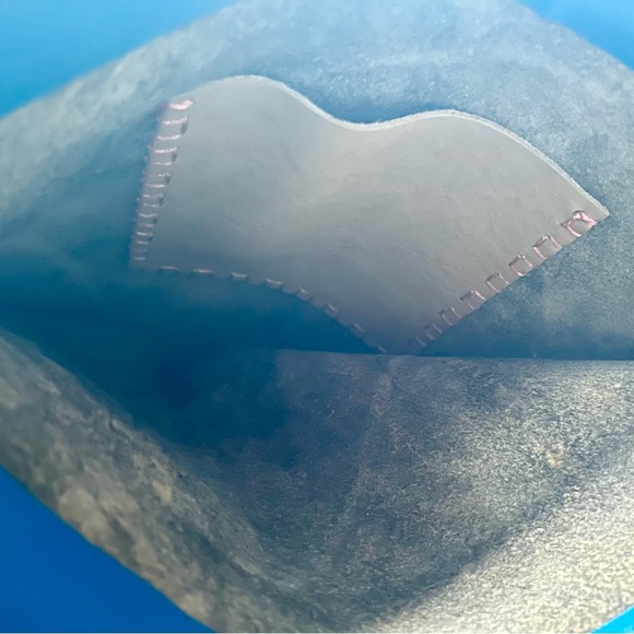 Handmade & Hand Painted folio bag signed by artist Violeta Iris Agudelo Ruiz. - Picture 5 of 8